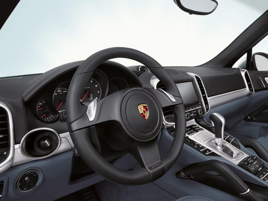  Porsche Cayenne 2011 года  (фото 59 из 107)